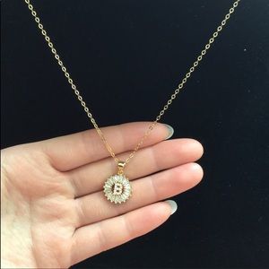 New 18K gold “B” CZ diamond chain for women